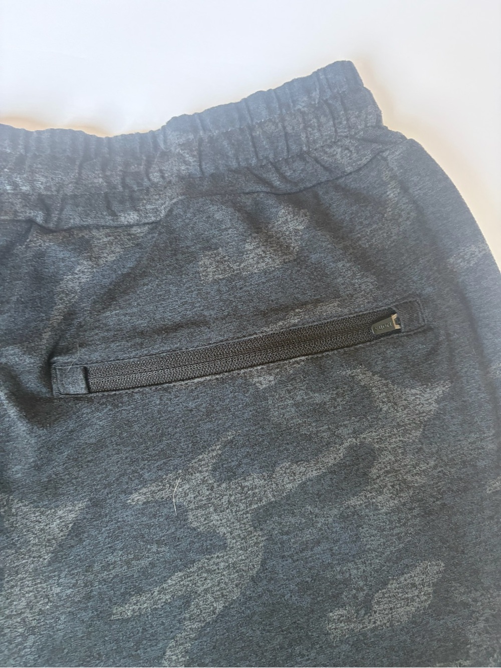 Vuori Ponto Performance Shorts Men's Medium Dark Camo DreamKnit Lounge Athletic - Picture 5 of 6